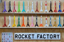 Tom Sachs的NFT火箭工厂获得2022年设计奖