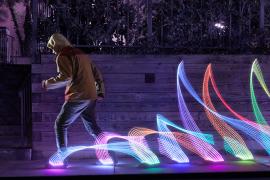 让每一步都充满色彩：可编程的LED鞋灯光系统设计