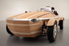 米兰设计周上丰田(Toyota)设计的一款木质电动概念车Setsuna
