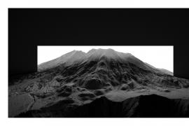 运用了强烈明暗对比构图方式创作的雷尼尔山影像记录