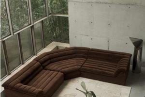 70年代美学风格的模块化沙发设计