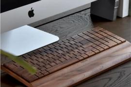 让你置身于现代数字世界的功能齐全的天然木质电脑键盘