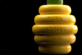蜂巢形状的蜂蜜包装，将简单性与功能性融合在一起