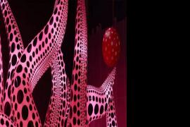 草间弥生的《You, Me and the Balloons》展览：超现实迷幻体验