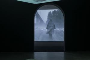 蒋志个展「人群中的人」长沙启幕：以动态影像叩问个体与时代的纠缠，探寻人在社会中的变异状态