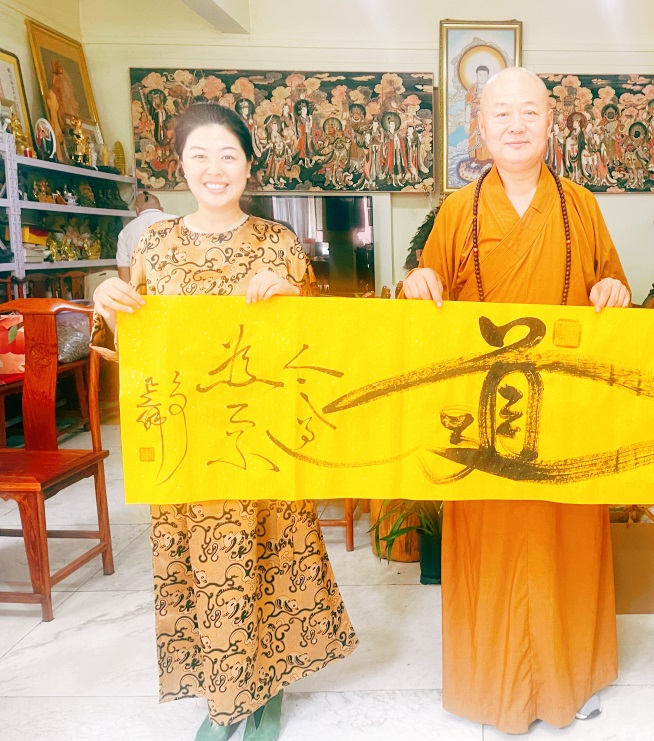 聆千古梵音，瞻佛光普照—当代佛画艺术家慧馨居士与延佛主持文化交流