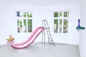 王画 “画的巨屋” 柏林个展：当科技与灵性碰撞，抛掷思想石子叩问异化时代