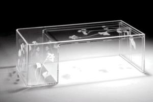 当代设计大师的玻璃创想：帕特里夏・乌奎拉与她的 Glas Italia 家具系列