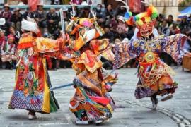 藏族羌姆舞的 “骷髅秘语”：面具为壳，舞述生死轮回的千年哲思