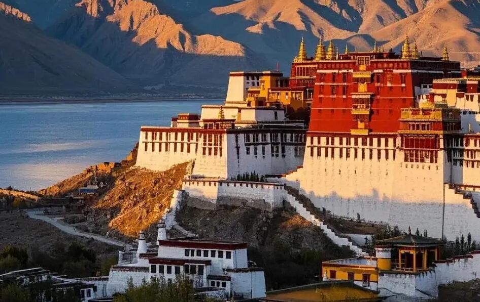 2025西藏首届民族舞台服饰设计大赛启动：以“藏韵新生・衣耀雪域”唤醒雪域服饰文化活力