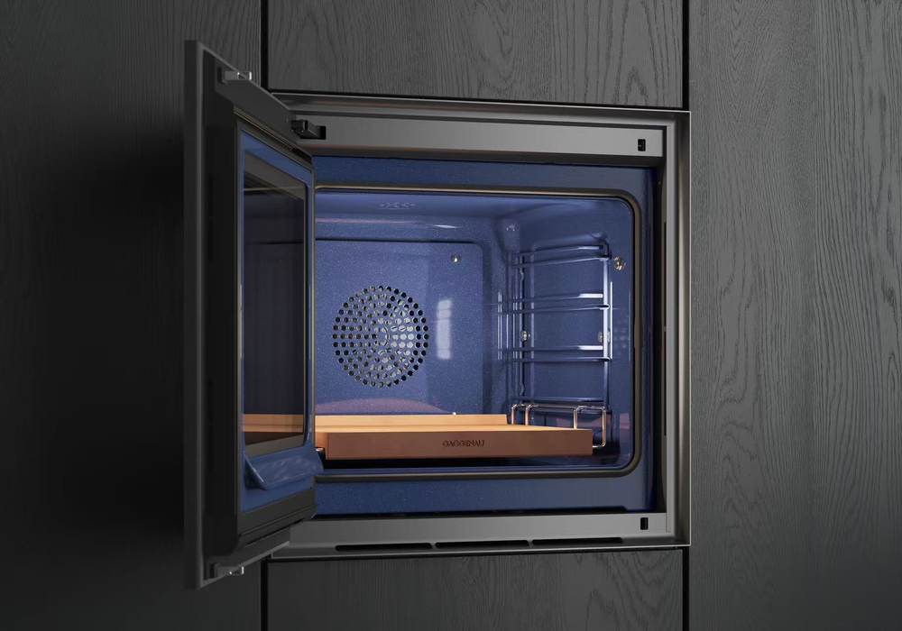 标志性的蓝色星空珐琅内腔