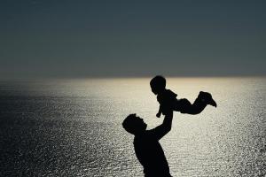 AI浪潮之下，如何守护笔尖的温度与思维的锋芒？