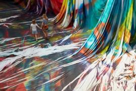 喷枪之下的色彩狂想，卡塔琳娜・格罗斯的多感官艺术