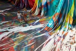 喷枪之下的色彩狂想，卡塔琳娜・格罗斯的多感官艺术