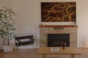 日式肌理碰撞古董收藏，50年代风雨板房的焕新之旅