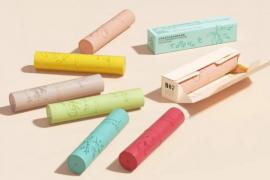 手绘花香×色彩美学：给年轻人的香氛包装灵感