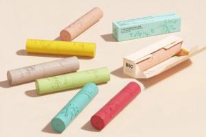 手绘花香×色彩美学：给年轻人的香氛包装灵感