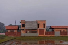 红土筑居：三座印度夯土住宅，重思可持续乡土建筑学